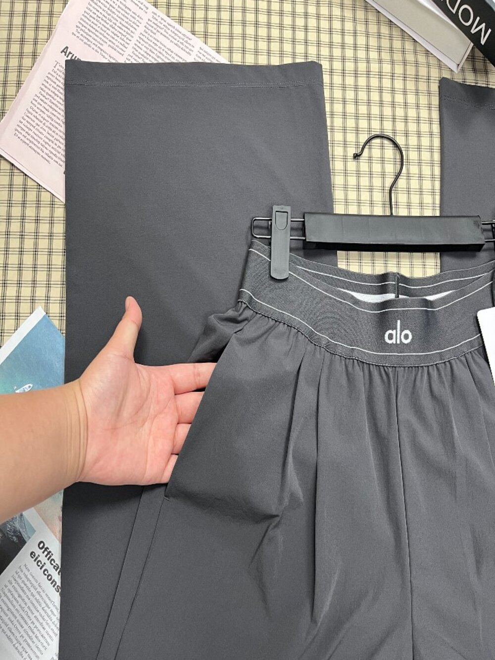 WNT ✨ALO Yoga Suit Up Trouser Dark Grey 🔗 (Regular)Athleisure Pants - Picture 3 of 8